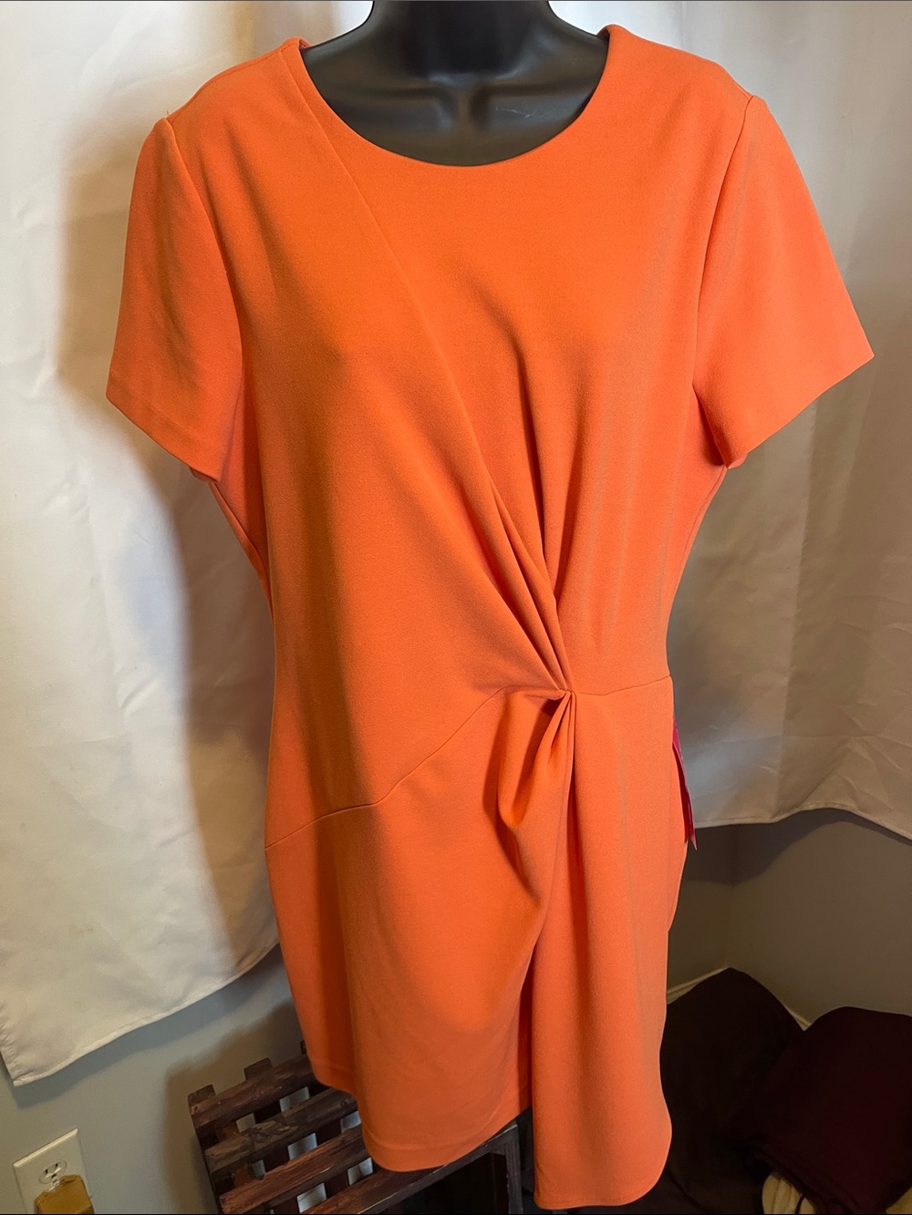 Belle Badgley Mischka Women's Orange Twist-Front Short Sleeve Dress